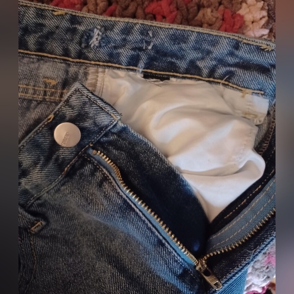 A Shein EZwear Ripped Straight Leg Jeans Purple Print Patches - Picture 5 of 5